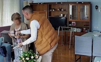 Manda yoğurdu satma bahanesiyle yaşlıları ’tırnakçılık’la dolandırdı