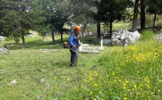 Muğla’da mezarlıklarda temizlik ve bakım çalışmaları aralıksız sürüyor