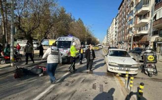 Otomobile çarpan elektrikli bisikletin sürücüsü ağır yaralandı