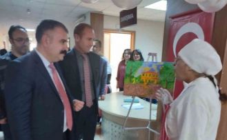 Özel bireylerin yıl boyunca ürettiği eserler sergilendi