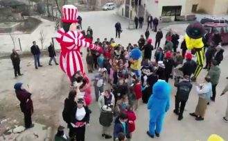 Perdede oyun köyde şenlik var