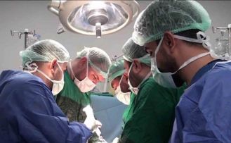 Şanlıurfa’da 25 santimetrelik dev kist ameliyatla alındı