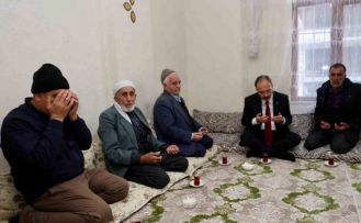 Vali Kızılkaya kazada hayatını kaybeden vatandaşın ailesiyle görüştü