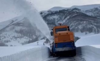 Bitlis’te köy yolları için kar seferberliği