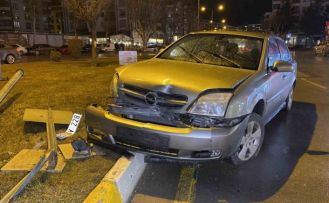 Çorum’da otomobil sinyalizasyon direğine çarptı: 1 yaralı