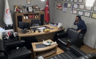 Boğazına lokma kaçan sağlık çalışanı kendi uyguladığı Heimlich manevrasıyla hayata tutundu