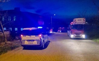 Düzce’de kuvvetli rüzgar okulun çatısını uçurdu