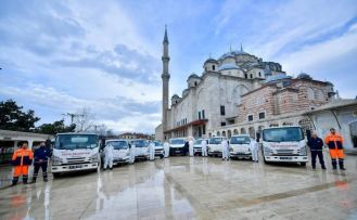 Fatih’teki camiler Ramazan öncesi gül suyuyla yıkandı