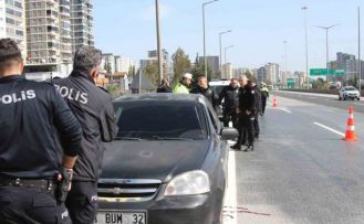 Otoyolda araç içinde sır ölüm: Başından tüfekle vurulmuş halde bulundu