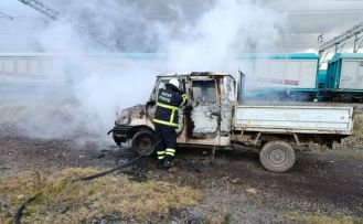 Payas’ta kamyonet alevlere teslim oldu