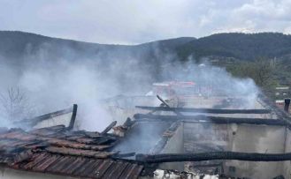 Yatağan’daki yangında bir ev küle döndü