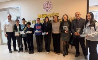 Burhaniye’de başarılı öğrenciler ödüllendirildi