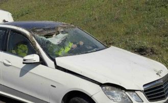 Çatalca’da otomobil takla attı: 2 kişi burnu bile kanamadan kurtuldu