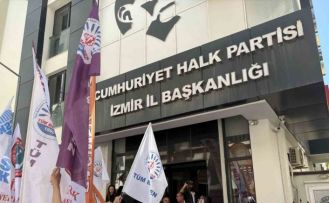 İzmir’de belediye memurları CHP’nin kapısına dayandı