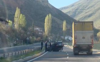 Malatya’da kontrolden çıkan otomobil takla attı