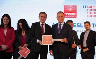 Mezitli Belediyesine ekskavatör desteği