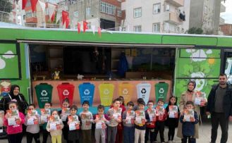 Minik öğrencilere gezici araçla sıfır atık dersi