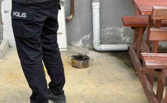 Ocakta unutlan yemek yangına sebep oldu