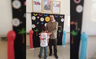 Gümüşhaneli Minik Ömer Tuğra’dan karne gününde insanlık dersi