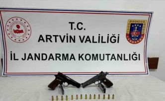 Artvin’de silah sesleri üzerine yapılan kontrolde ruhsatsız tabanca ele geçirildi