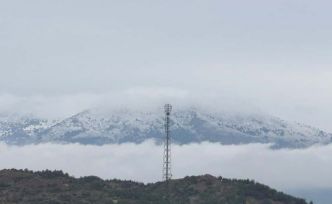 Akdağ’a mevsimin ilk karı düştü