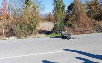 Otomobille çarpışan motosikletin sürücüsü hayatını kaybetti