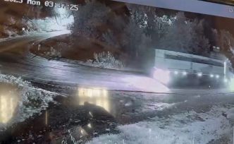 Şerit ihlali yapan kamyon kazaya neden oldu