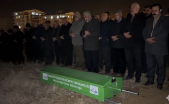 Baraja uçan araçta hayatını kaybeden 22 yaşındaki Cihat gözyaşları arasında toprağa verildi