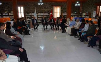 Bulanık Kaymakamı Koşansu, kütüphane buluşmalarında öğretmenlerle özel söyleşi gerçekleştirdi