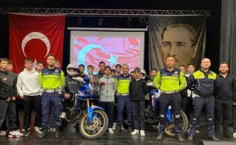 Ezine’de motosiklet sürücülerine yönelik eğitim