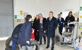 Vali Çiçek’ten okul ziyareti