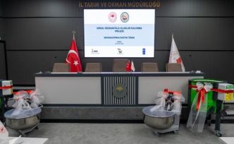 Adana’da 16’sı kadın 32 çiftçiye makine desteği