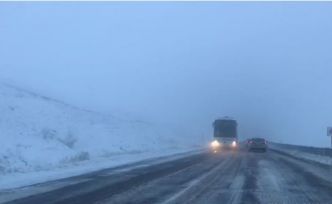 Ardahan’da kar yağışı ulaşımı aksattı