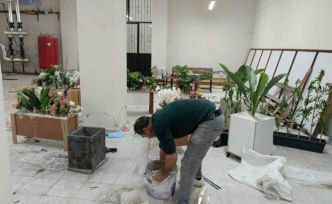 Atık malzemelerle okulu süslüyor