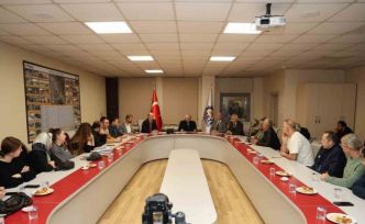 Büyükgöz, yıkım kararı alınan binanın mülk sahipleriyle bir araya geldi