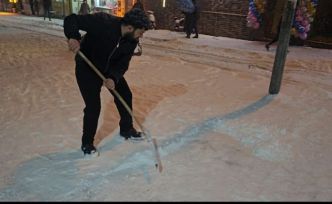 Elazığ’da esnafın karla mücadelesi