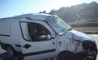 Gizli buzlanma trafik kazalarına sebep oldu: 3  yaralı