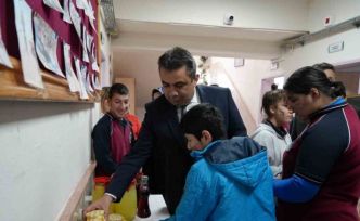 Özel ve engelli bireyler eserleriyle göz doldurdu