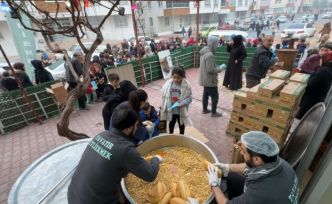 "Şivlilik" diye gelen çocuklara tantuni ikram ettiler