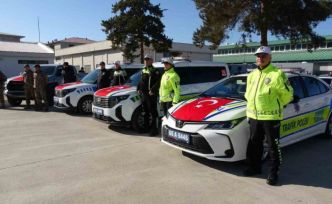 Van’da emniyet bünyesine alınan yeni araçlar törenle teslim edildi