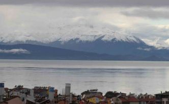 Yağışlar Anamas’ın zirvesini beyazlattı