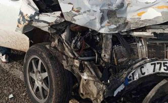 Araban’da otomobil ile kamyonet çarpıştı: 2 yaralı