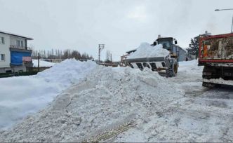Aydıntepe’de kar küreme ve tuzlama çalışmaları sürüyor