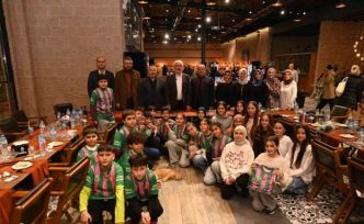 Başkan Başdeğirmen, şampiyon takımla buluştu