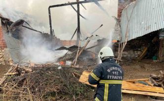 Burdur’da evde yangın paniği