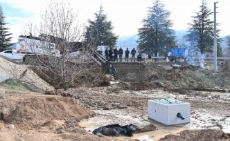 Eğirdir’den gelen içme suyu borusundaki patlak ekiplerce giderildi