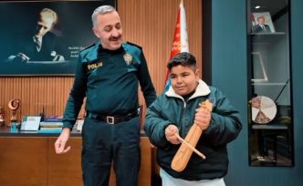 Emniyet kapılarını çocuklara açtı