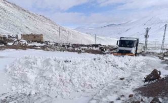 Iğdır’da karla mücadele çalışmaları aralıksız sürüyor