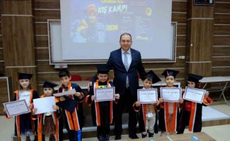 Kış Kampı’nda miniklerin mezuniyet sevinci