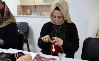 Ümraniye Belediyesi amigurumi eğitimleriyle el sanatlarına destek oluyor